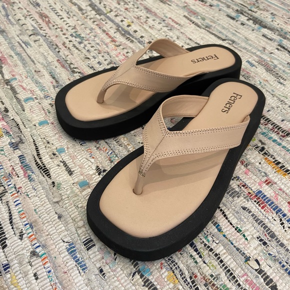 Feners, NWOT, beautiful cream platform slides, 39 **price firm** - Picture 4 of 7